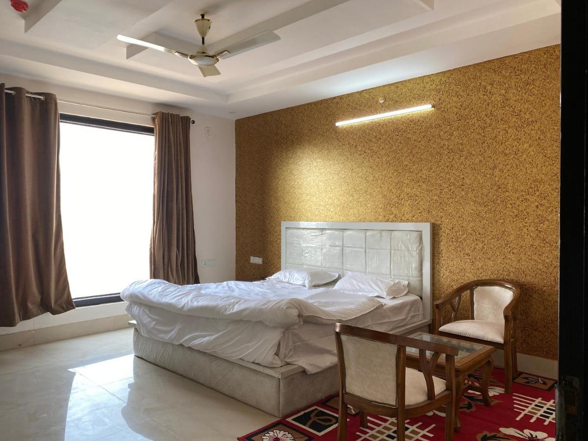 Hotel S.R Plaza Khurja Exteriér fotografie