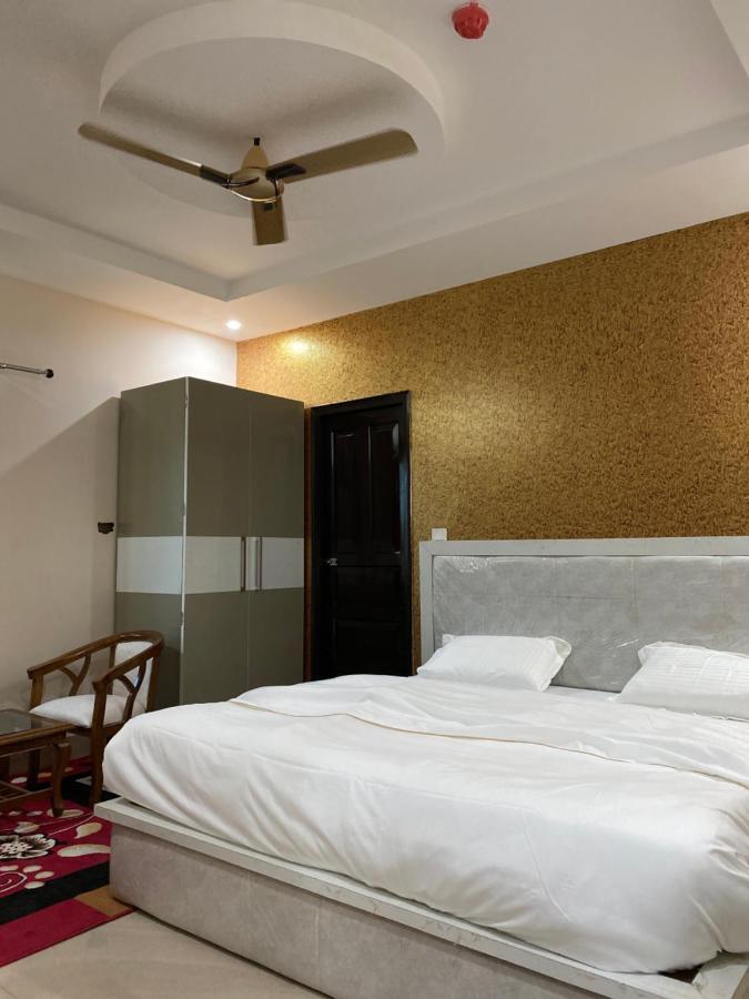 Hotel S.R Plaza Khurja Exteriér fotografie