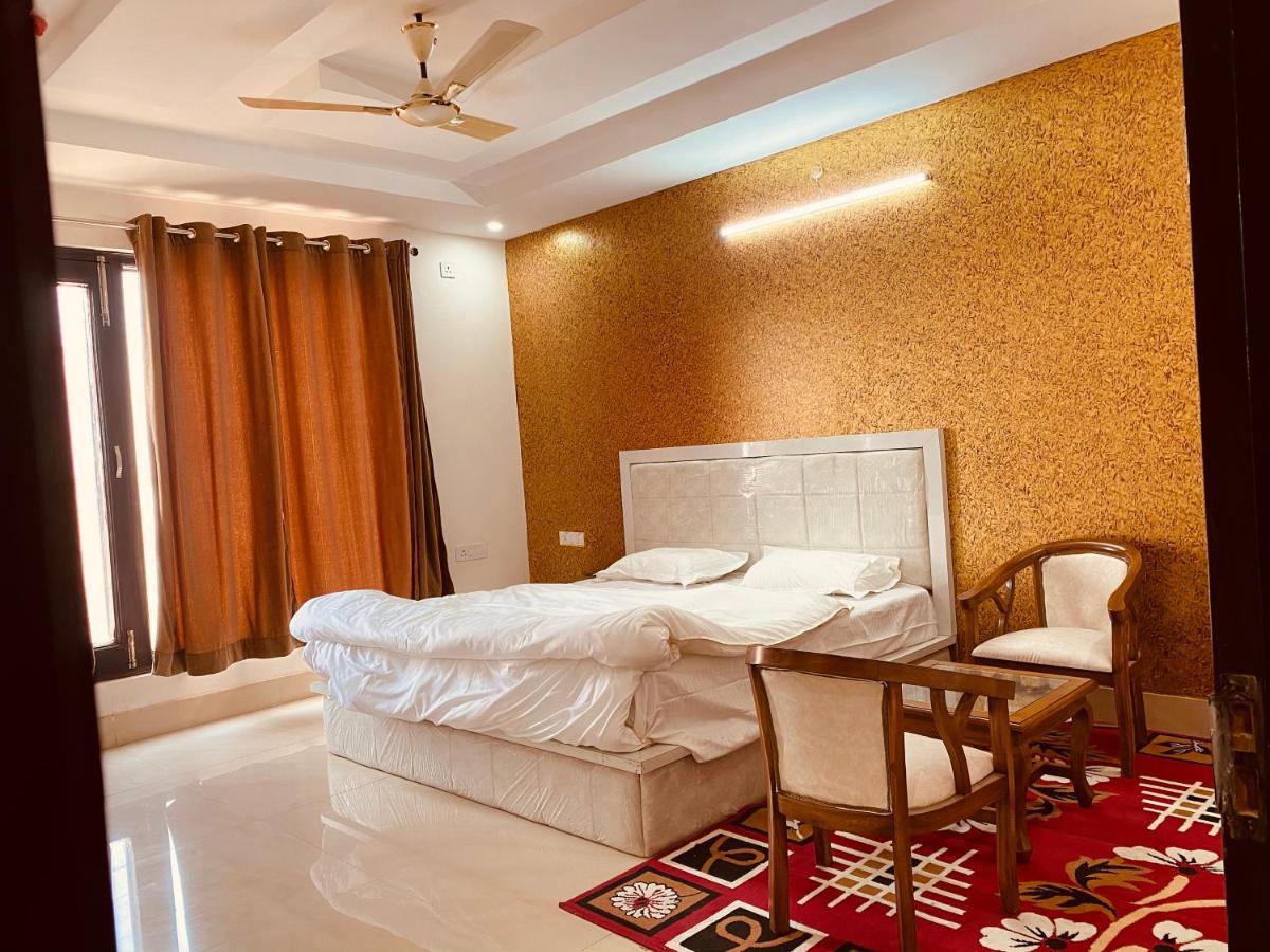 Hotel S.R Plaza Khurja Exteriér fotografie