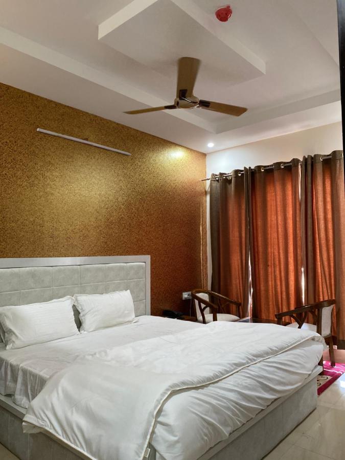 Hotel S.R Plaza Khurja Exteriér fotografie